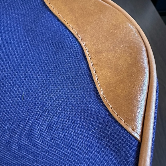 Vintage Zip Up Travel Case. Blue Fabric. No Key. One Handle. Brown Faux Leather - Picture 8 of 8